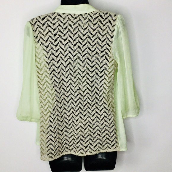 BKE Boutique Blouse Womens M V neck Boho Lace Back Button Front FLAW - Picture 3 of 8